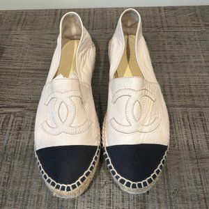 CHANEL Size 40 Ivory and Black Lambskin Espadrilles: Luxury Footwear in Excellen